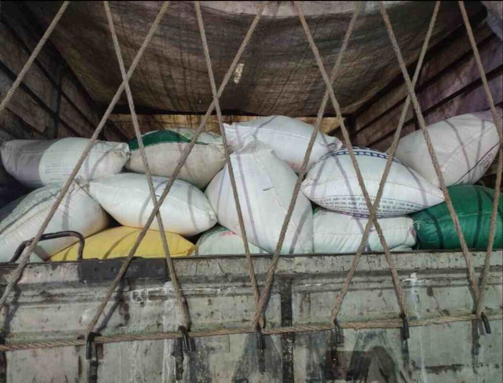 बीपीएल कार्ड धारकों को बंटने वाले चावल की हो रही थी स्मगलिंग